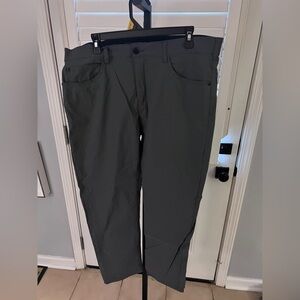 Like new Denali active men’s dress pants